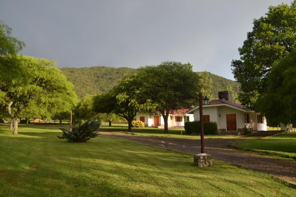 Cabanas Los Algarrobos Villa General Belgrano Dış mekan fotoğraf